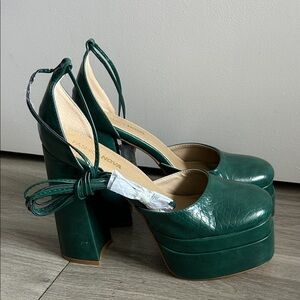 Fashion Nova Emerald Green Platform Shoes